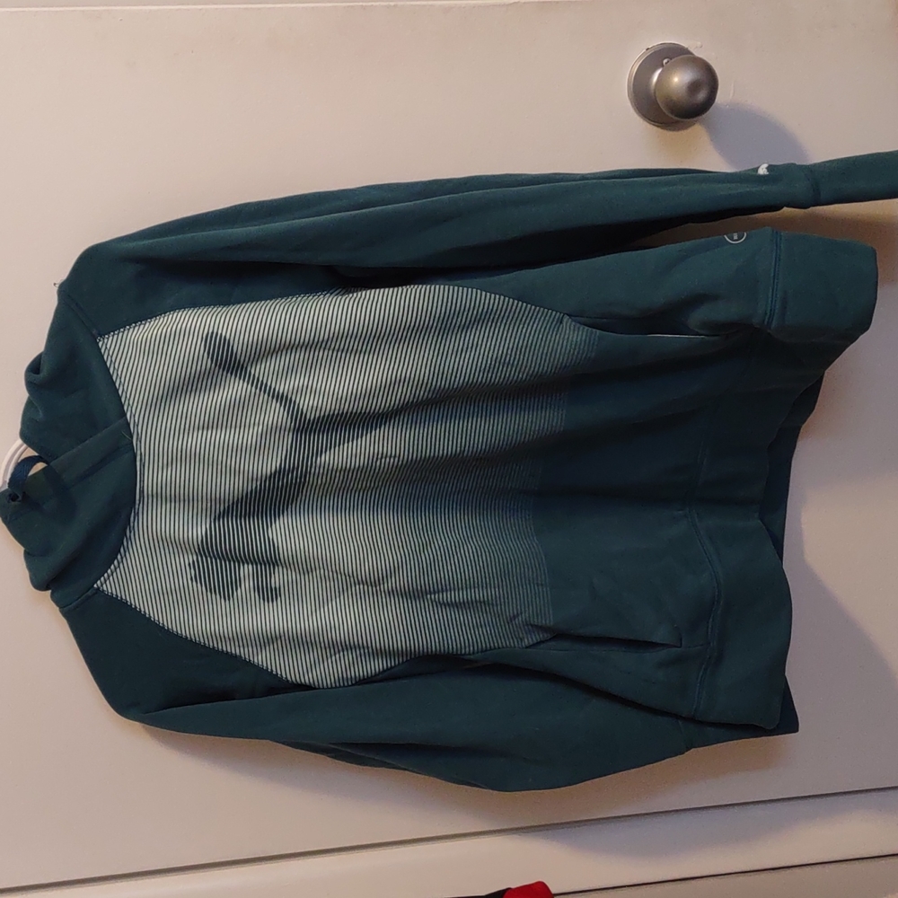 Puma L sweater